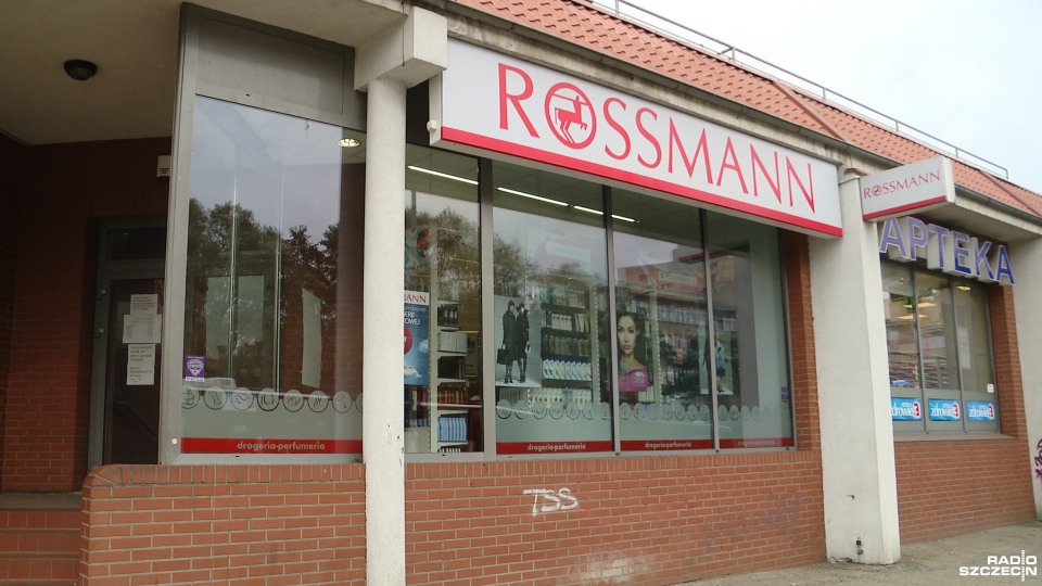 Gazeta promocyjna sklepu Rossmann. Fot. Piotr Rakowski [Radio Szczecin]