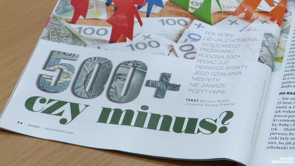 Gazeta promocyjna sklepu Rossmann. Fot. Piotr Rakowski [Radio Szczecin]