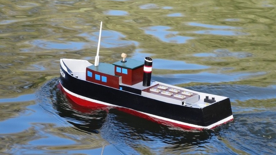 Kilkanaście modeli statków można było oglądać w niedzielę na szczecińskim jeziorze Rusałka. Fot. Pałac Młodzieży w Szczecinie.