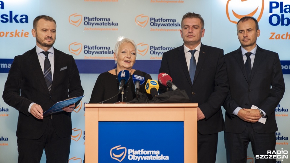 Sławomir Nitras, Magdalena Kochan, Bartosz Arłukowicz i Norbert Obrycki podczas konferencji PO w sprawie oświaty. Fot. Olaf Nowicki [Radio Szczecin]