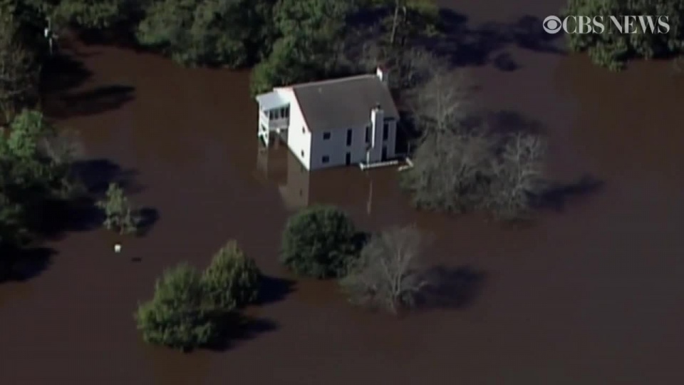 Huragan "Matthew" pozostawił po sobie powodzie. Fot. US CBS/x-news