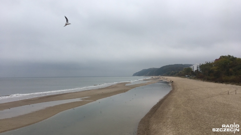 Morze zabrało część plaży w Międzyzdrojach. Fot. Sławomir Orlik [Radio Szczecin]
