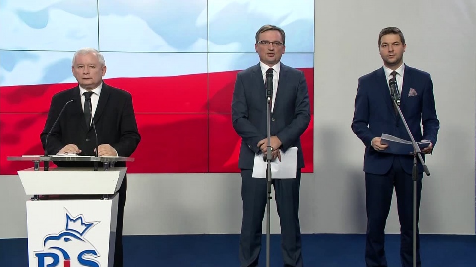 Jest projekt ustawy, która ma rozwiązać kwestię nadużyć i afer w związku z reprywatyzacjami - mówił na wtorkowej konferencji prasowej prezes Prawa i Sprawiedliwości Jarosław Kaczyński. Fot. TVN24/x-news