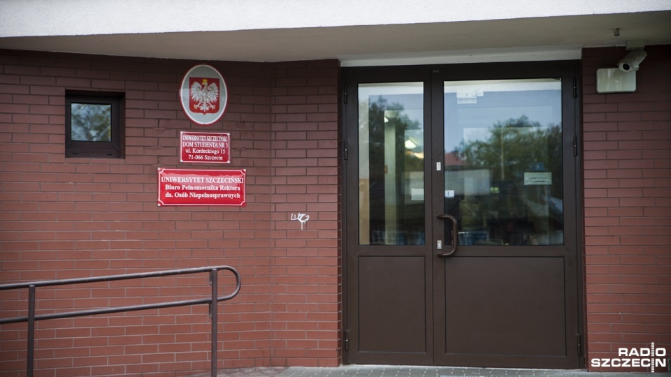 Ponad 700 mieszkańców, 12 pięter i... jedna sprawna winda. Druga - od dwóch tygodni nieczynna. To problem studentów z akademika "Kordecki" Uniwersytetu Szczecińskiego. Fot. Olaf Nowicki [Radio Szczecin]