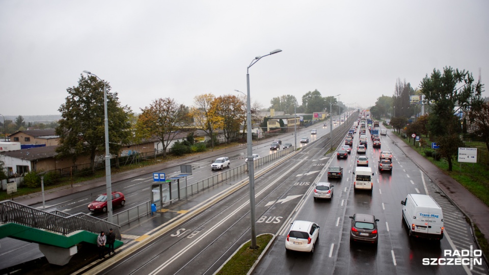 Kierowcom puszczają nerwy, bo przejazd z ulicy Struga przez Gdańską do centrum Szczecina zajmuje ponad godzinę. Fot. Konrad Nowak [Radio Szczecin]