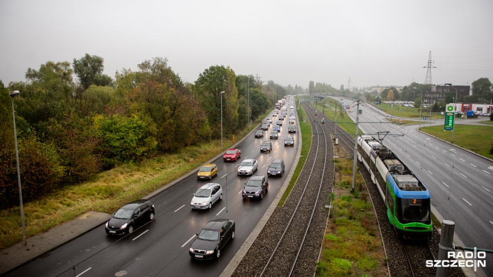 Kierowcom puszczają nerwy, bo przejazd z ulicy Struga przez Gdańską do centrum Szczecina zajmuje ponad godzinę. Fot. Konrad Nowak [Radio Szczecin]