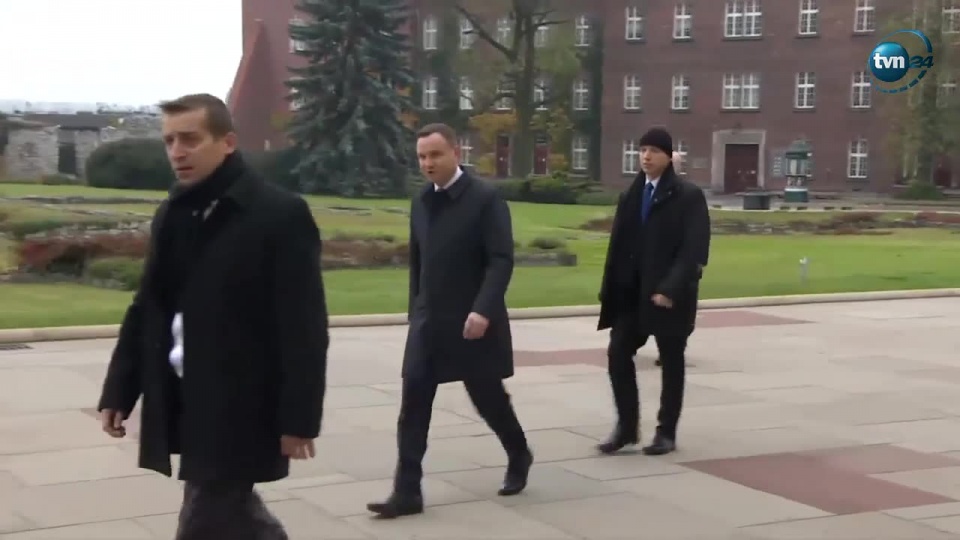 Prezydent Andrzej Duda w drodze do katedry wawelskiej. Fot. TVN24/x-news