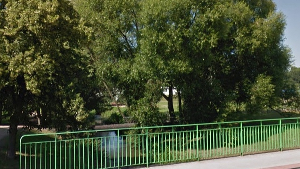 Są wstępne wyniki badań wody w Dzierżęcince - rzece przepływającej między innymi przez Koszalin - podaje portal onet.pl. Fot. www.google.pl/maps