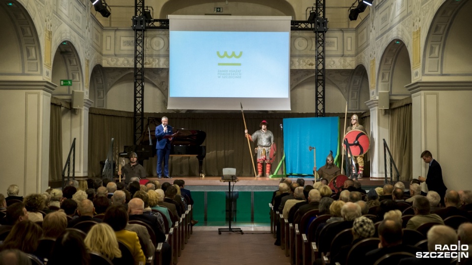 W poniedziałek - na Zamku Książąt Pomorskich - odbyła się oficjalna prezentacja monety NBP ze szczecińskim akcentem. Fot. Olaf Nowicki [Radio Szczecin]