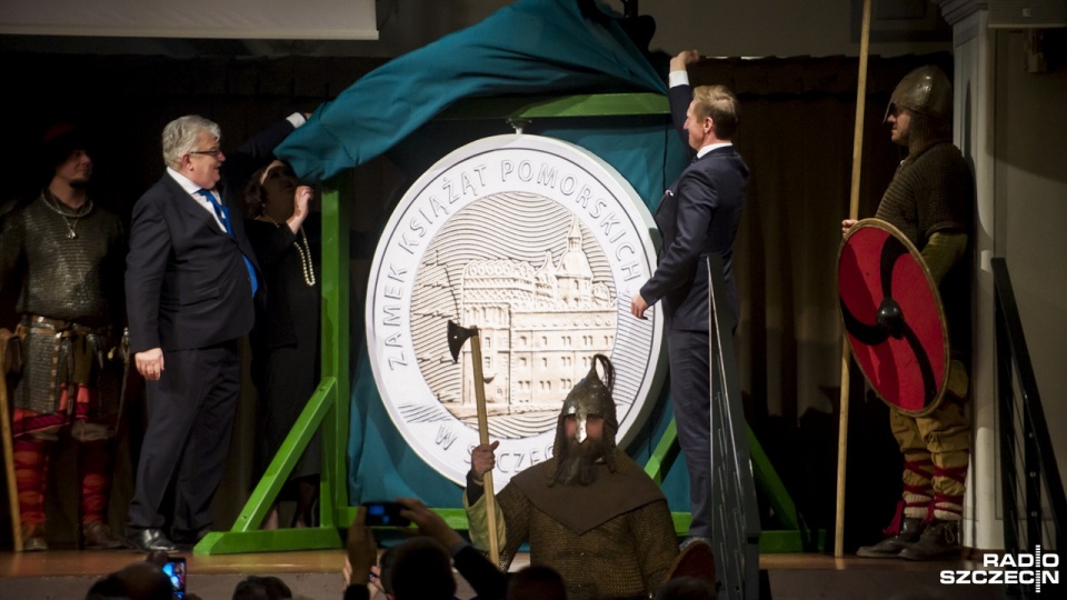 W poniedziałek - na Zamku Książąt Pomorskich - odbyła się oficjalna prezentacja monety NBP ze szczecińskim akcentem. Fot. Olaf Nowicki [Radio Szczecin]