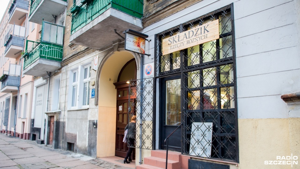Wezmę wszystko, co jest interesujące - tak mówi właściciel nowo otwartego Składziku Rzeczy Różnych w Szczecinie. Fot. Olaf Nowicki [Radio Szczecin]