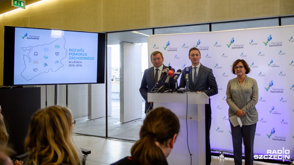 Według marszałka i jego zastępcy, w regionie jest najniższe bezrobocie w historii i pojawia się coraz więcej inwestorów z całego świata. Fot. Konrad Nowak [Radio Szczecin]
