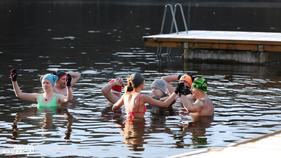 Szczecińskie morsy zapraszają na kąpiel również w niedzielę o godzinie 10 na Głębokim. Fot. Weronika Łyczywek [Radio Szczecin]