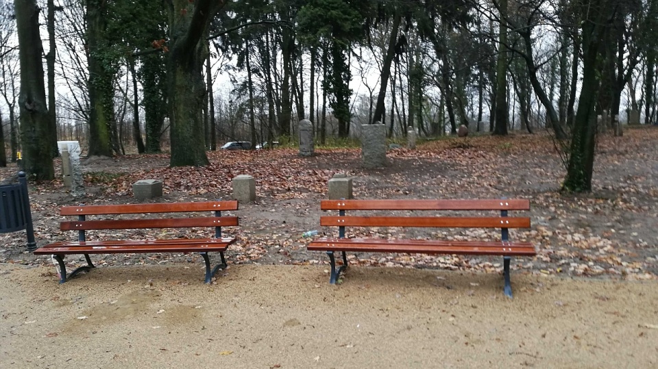 W parku pojawiły się nowe alejki, ławki i kosze na śmieci. Fot. Mat. ZUK