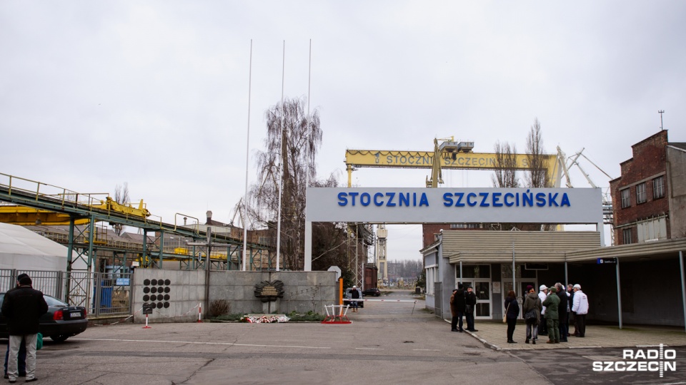 Szef NSZZ "Solidarność" Pomorza Zachodniego Mieczysław Jurek przyznaje, że obchody były skromne, bo stan wojenny jest rzeczą przygnębiającą w historii Polski. Brak flag przy pomniku nazywa "niedopatrzeniem". Fot. Konrad Nowak [Radio Szczecin]