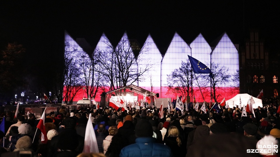 Manifestacja Komitetu Obrony Demokracji w Szczecinie. Fot. Weronika Łyczywek [Radio Szczecin]