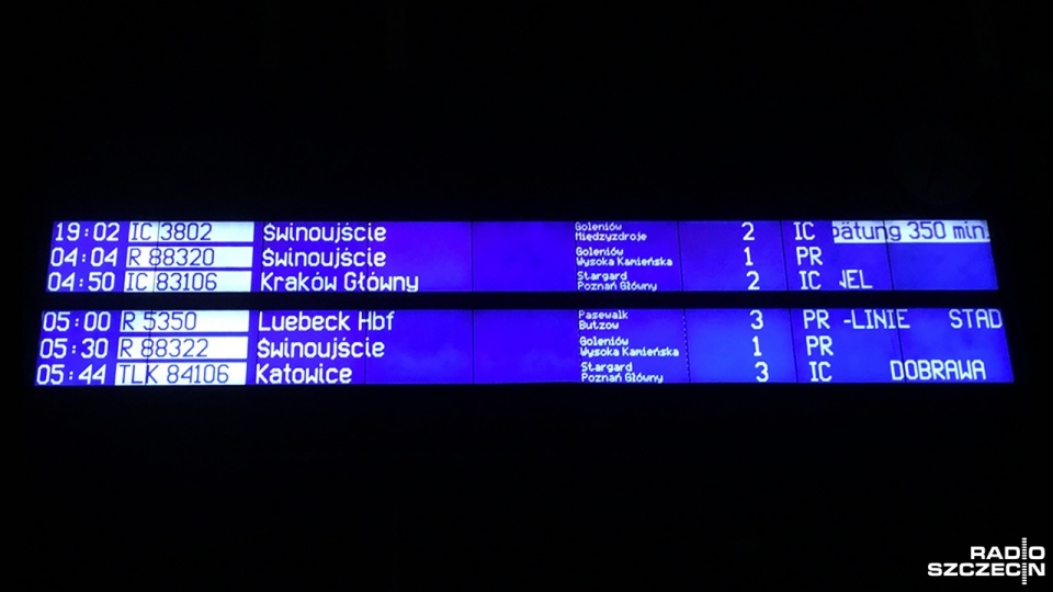 Ostatnie opóźnione i prawie puste składy dojechały do Szczecina około godziny 1 w nocy z wtorku na środę. Fot. Łukasz Rabikowski [Radio Szczecin]