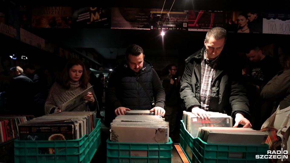 Giełda Starych Krążków w Szczecinie. Fot. Weronika Łyczywek [Radio Szczecin]