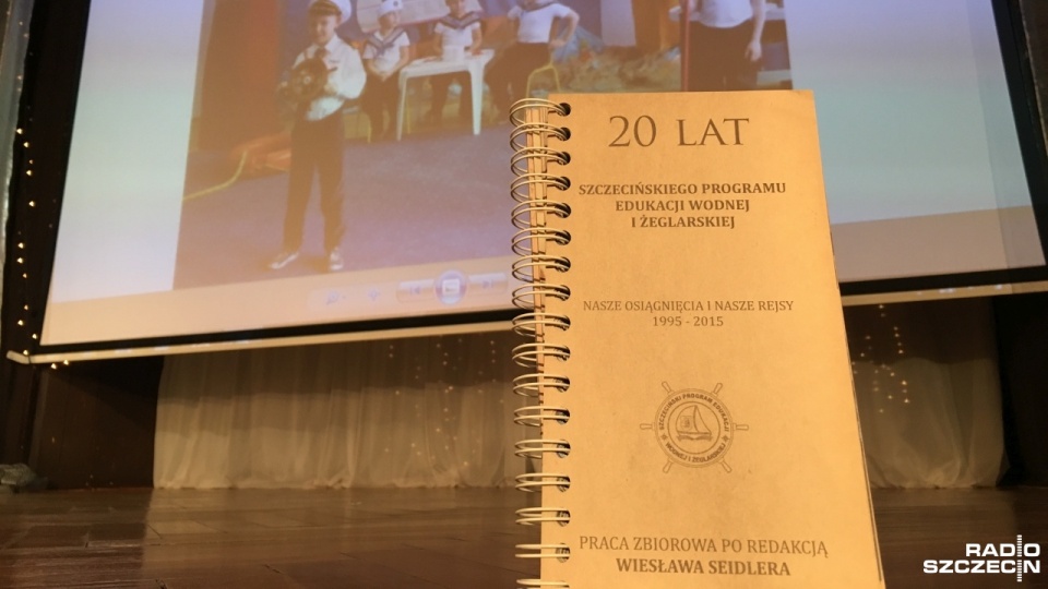 Monografia Szczecińskiego Programu Edukacji Wodnej i Żeglarskiej. Fot. Kamil Nieradka [Radio Szczecin]