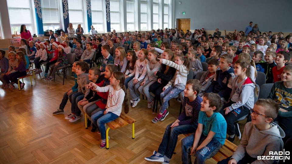 W Szkole Podstawowej nr 55 w Szczecinie odbył się koncert charytatywny dla ucznia z szóstej klasy, Bartka Dolata. Fot. Olaf Nowicki [Radio Szczecin]