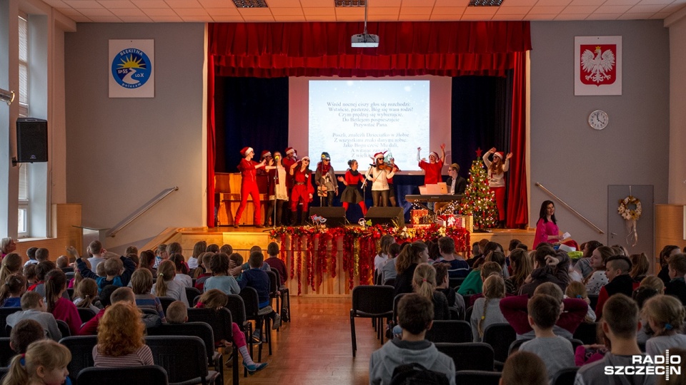 W Szkole Podstawowej nr 55 w Szczecinie odbył się koncert charytatywny dla ucznia z szóstej klasy, Bartka Dolata. Fot. Olaf Nowicki [Radio Szczecin]