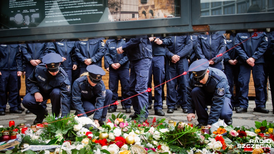 W środę kwiaty w miejscu tragedii złożyli przedstawiciele niemieckiej policji. Fot. Konrad Nowak [Radio Szczecin]