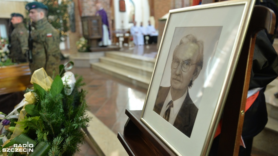 Pogrzeb Juliusza Prandeckiego na Cmentarzu Centralnym w Szczecinie. Fot. Łukasz Szełemej [Radio Szczecin]