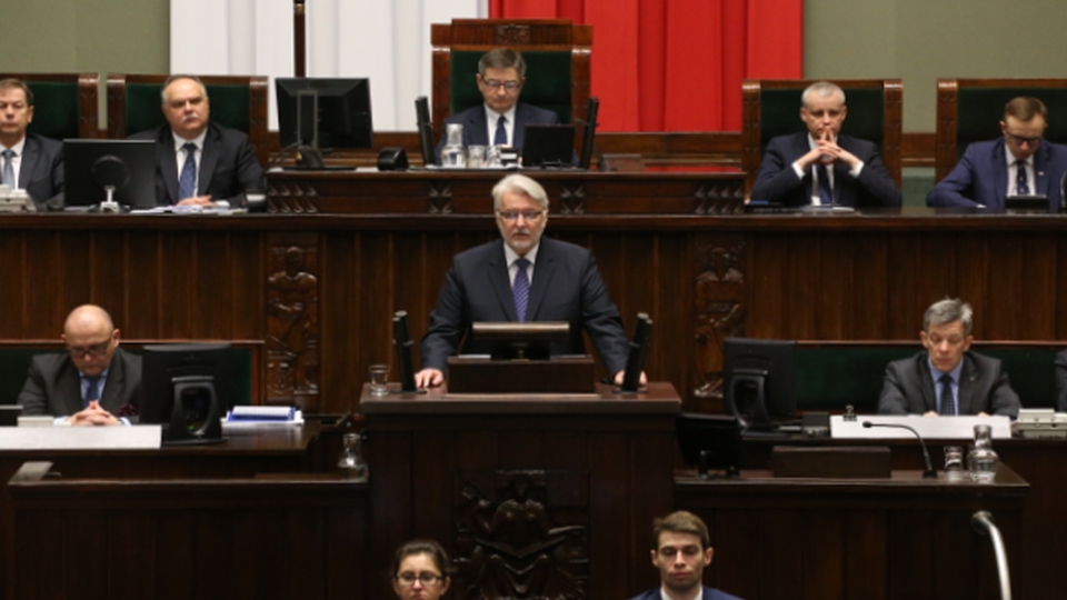 Naprawa Unii Europejskiej, wzmacnianie relacji transatlantyckich oraz sojuszy regionalnych i polityka jeden za wszystkich, wszyscy za jednego w relacjach z Francją i Niemcami - to tylko niektóre założenia polskiej polityki zagranicznej na 2017 rok, które w czwartek w Sejmie przedstawił szef MSZ Witold Waszczykowski.