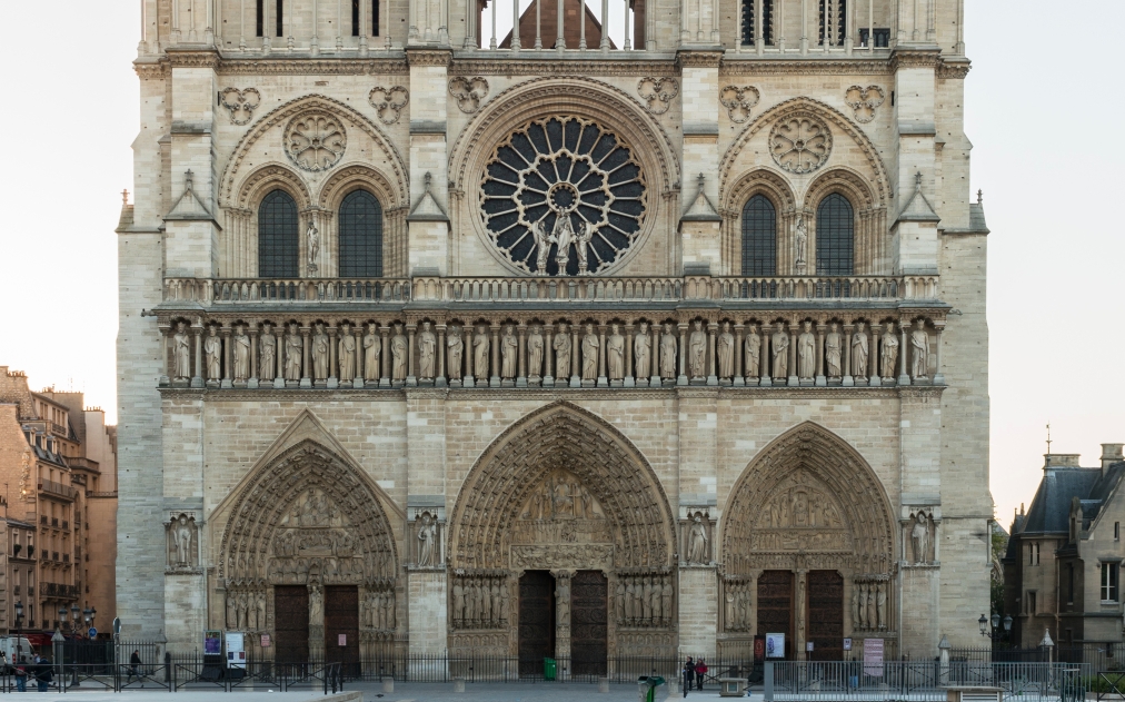 Mężczyzna, który zaatakował młotkiem policjanta pod katedrą Notre-Dame to dziennikarz ze Szwecji - podają ogólnopolskie media. We wtorek po południu w Paryżu ruszył on na funkcjonariusza pilnującego bezpieczeństwa turystów.
