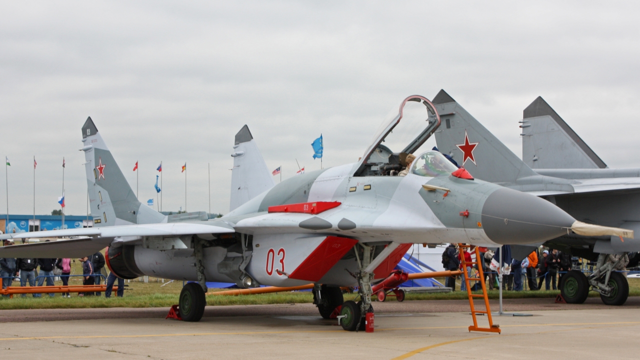 Pilot myśliwca MIG-29, który spadł w okolicach Mińska Mazowieckiego, katapultował się i przeżył. Poinformował o tym wiceminister obrony narodowej Bartosz Kownacki.