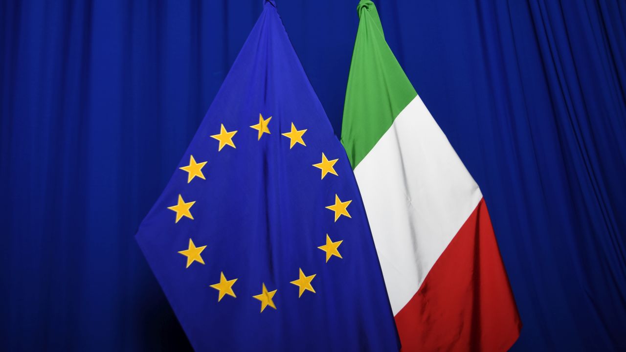 Włochy za Węgrami w sporze z UE