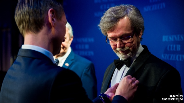 Srebrną honorową odznakę Gryfa Zachodniopomorskiego otrzymał dr inż. Andrzej Montwiłł. Fot. Olaf Nowicki [Radio Szczecin] Najlepsze firmy regionu nagrodzone [ZDJĘCIA]