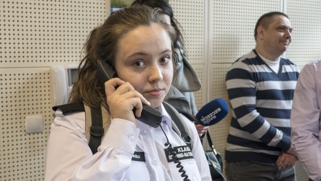 Uczniowie zwiedzili Centrum Powiadamiania Ratunkowego. Fot. Piotr Sawiński [Radio Szczecin] Numer 112, uczniowie zwiedzili Centrum Powiadamiania Ratunkowego [WIDEO, ZDJĘCIA]