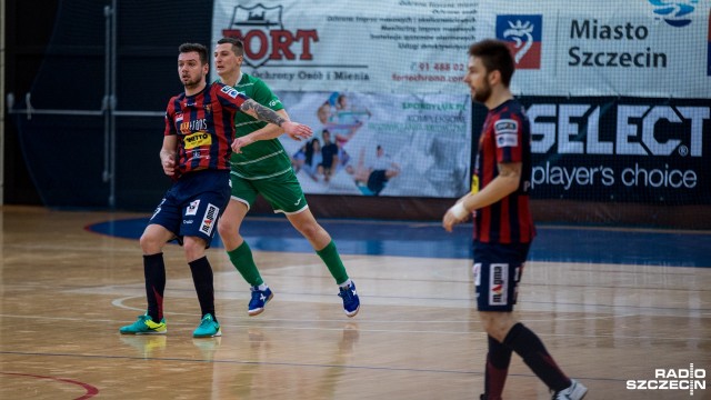 Halowi piłkarze Pogoni 04 zremisowali z AZS-em Katowice w 16. kolejce ekstraklasy futsalu. Fot. Weronika Łyczywek [Radio Szczecin] Pogoń 04 sekundy od zwycięstwa [SKRÓT MECZU, ZDJĘCIA]