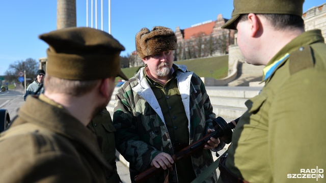 VII Rajd Zaślubin z Morzem wystartował - z Wałów Chrobrego w Szczecinie - do Kołobrzegu. Fot. Łukasz Szełemej [Radio Szczecin] Ruszył VII Rajd Zaślubin z Morzem [WIDEO, ZDJĘCIA]