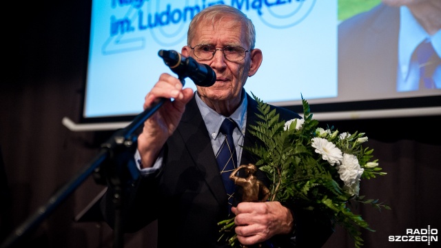 Nagrodę Ludomira Mączki otrzymał Wojciech Jacobson. Fot. Olaf Nowicki [Radio Szczecin] Międzynarodowe Nagrody Żeglarskie Szczecina przyznane [WIDEO, ZDJĘCIA]