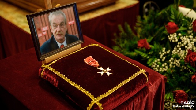Pogrzeb Stanisława Możejki. Fot. Olaf Nowicki [Radio Szczecin] Przyjaciele i mieszkańcy Świnoujścia pożegnali Stanisława Możejkę [ZDJĘCIA]