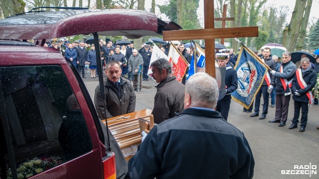 Pogrzeb Stanisława Możejki. Fot. Olaf Nowicki [Radio Szczecin] Przyjaciele i mieszkańcy Świnoujścia pożegnali Stanisława Możejkę [ZDJĘCIA]