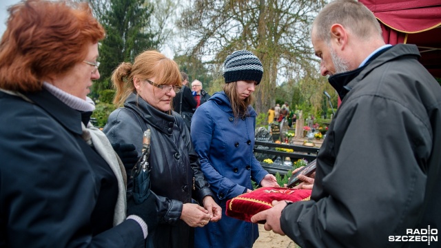 Pogrzeb Stanisława Możejki. Fot. Olaf Nowicki [Radio Szczecin] Przyjaciele i mieszkańcy Świnoujścia pożegnali Stanisława Możejkę [ZDJĘCIA]