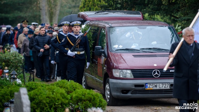 Pogrzeb Stanisława Możejki. Fot. Olaf Nowicki [Radio Szczecin] Przyjaciele i mieszkańcy Świnoujścia pożegnali Stanisława Możejkę [ZDJĘCIA]