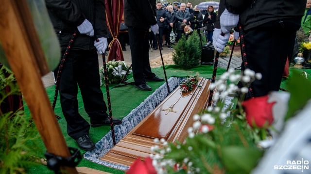 Pogrzeb Stanisława Możejki. Fot. Olaf Nowicki [Radio Szczecin] Przyjaciele i mieszkańcy Świnoujścia pożegnali Stanisława Możejkę [ZDJĘCIA]