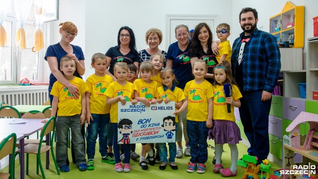 Radiowe jury wybrało autorów najlepszej propozycji - czyli grupę Pszczółek z Przedszkola Publicznego nr 3. Fot. Olaf Nowicki [Radio Szczecin] Pszczółki z przedszkola nr 3 wygrały w konkursie Radia Szczecin [WIDEO, ZDJĘCIA]