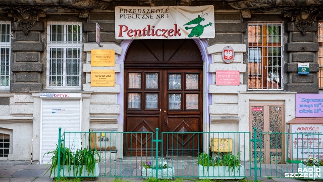 Radiowe jury wybrało autorów najlepszej propozycji - czyli grupę Pszczółek z Przedszkola Publicznego nr 3. Fot. Olaf Nowicki [Radio Szczecin] Pszczółki z przedszkola nr 3 wygrały w konkursie Radia Szczecin [WIDEO, ZDJĘCIA]
