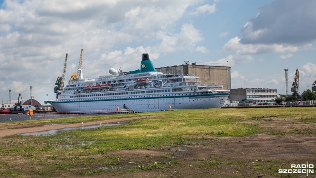 Ponad dwustumetrowy prom pasażerski "Albatros" przypłynął do Szczecina. Fot. Weronika Łyczywek [Radio Szczecin] Olbrzymi Albatros przypłynął do Szczecina [ZDJĘCIA]