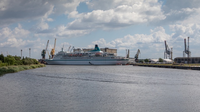 Ponad dwustumetrowy prom pasażerski "Albatros" przypłynął do Szczecina. Fot. Weronika Łyczywek [Radio Szczecin] Olbrzymi Albatros przypłynął do Szczecina [ZDJĘCIA]
