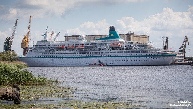 Ponad dwustumetrowy prom pasażerski "Albatros" przypłynął do Szczecina. Fot. Weronika Łyczywek [Radio Szczecin] Olbrzymi Albatros przypłynął do Szczecina [ZDJĘCIA]