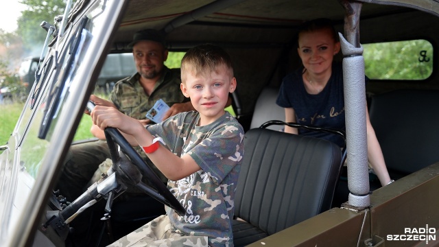 Zlot Pojazdów Militarnych "Czerwone Lotnisko". Fot. Łukasz Szełemej [Radio Szczecin] Chcesz przejechać się czołgiem? Wpadnij do Kluczewa [ZDJĘCIA]