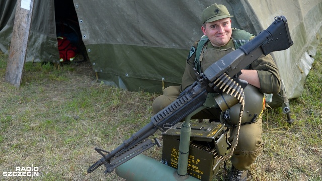 Zlot Pojazdów Militarnych "Czerwone Lotnisko". Fot. Łukasz Szełemej [Radio Szczecin] Chcesz przejechać się czołgiem? Wpadnij do Kluczewa [ZDJĘCIA]