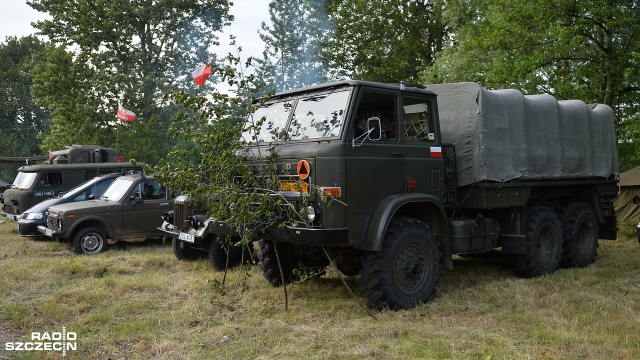 Zlot Pojazdów Militarnych "Czerwone Lotnisko". Fot. Łukasz Szełemej [Radio Szczecin] Chcesz przejechać się czołgiem? Wpadnij do Kluczewa [ZDJĘCIA]