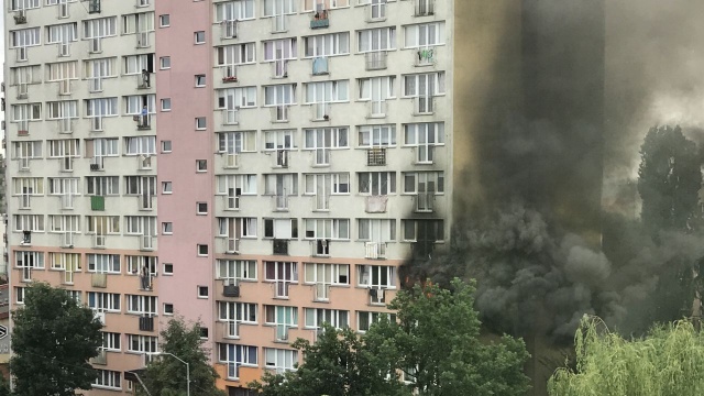 Pożar w wieżowcu przy ulicy Ofiar Oświęcimia. Fot. internauta Mateusz Nowicki Eksplozja w wieżowcu na Niebuszewie [WIDEO, DUŻO ZDJĘĆ]